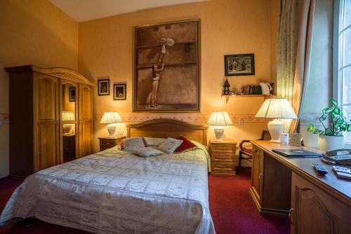 a bedroom with a bed and a desk with two lamps at Shakespeare Boutique Hotel in Vilnius