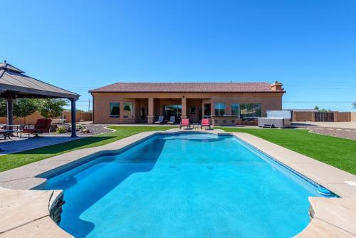 Πισίνα στο ή κοντά στο Casa Vista Home