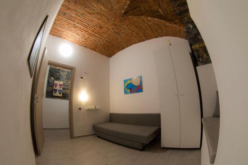 a living room with a couch and a brick ceiling at 5 terre e dintorni Rental House in La Spezia