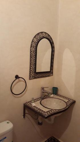 Ein Badezimmer in der Unterkunft Dar Ait Bouguemez