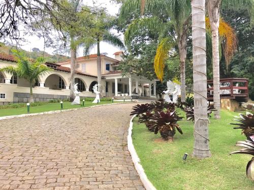 Taman di luar Arcozelo Palace Hotel