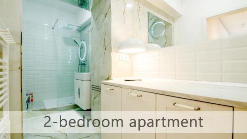 Kúpeľňa v ubytovaní White Apartments with AC by Kovee