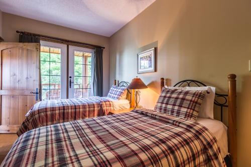 Cama o camas de una habitación en L'Équinoxe Rendez-Vous Mont-Tremblant