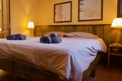 Een bed of bedden in een kamer bij Refugio El Hornillo