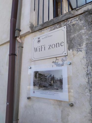 a sign that reads with zone on the side of a building at Casa Violina in San Pietro Avellana