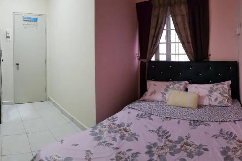 Katil atau katil-katil dalam bilik di DinDas Family Stay @ Labuan