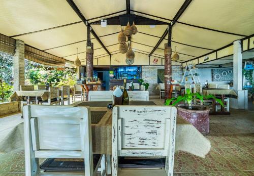 En restaurant eller et andet spisested på Phangan Beach Resort