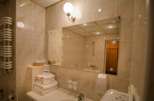 Bilik mandi di Hotel Kamena