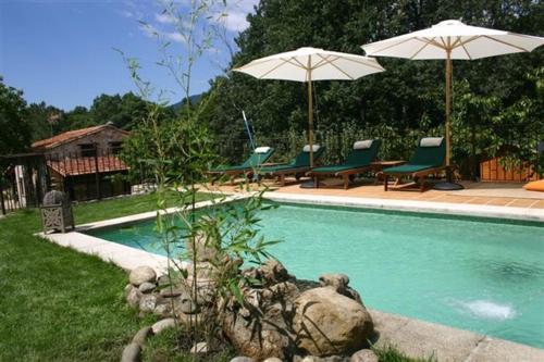 Hotel Rural El Marquesito Antigua Casa Carmela tesisinde veya buraya yakın yüzme havuzu