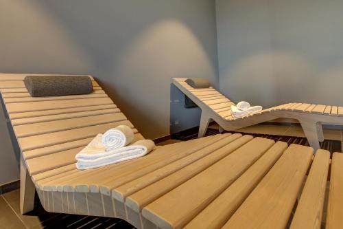 a room with two bunk beds with towels on them at Centro Park Hotel Stuttgart, Trademark Collection by Wyndham in Ostfildern