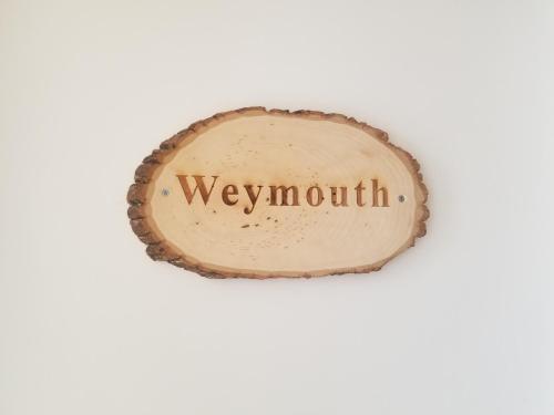 The Wilton Weymouthに飾ってある許可証、賞状、看板またはその他の書類