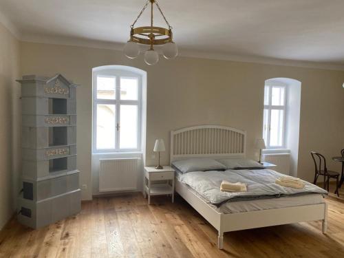 a bedroom with a bed and a chandelier at Alte Seifensiederei zu Pulkau in Pulkau