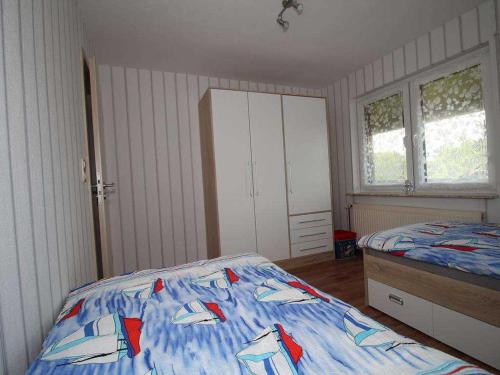Postel nebo postele na pokoji v ubytování Ferienwohnung am Kaiserwald, 15191