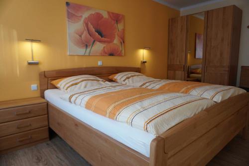 Postel nebo postele na pokoji v ubytování Ferienwohnung Schwalbe, 15111