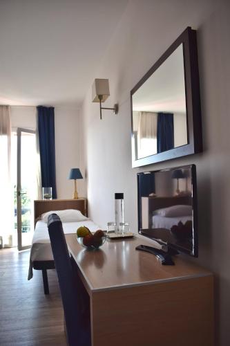 a bedroom with a desk and a bed and a mirror at Hotel Giardino d'Europa in Rome