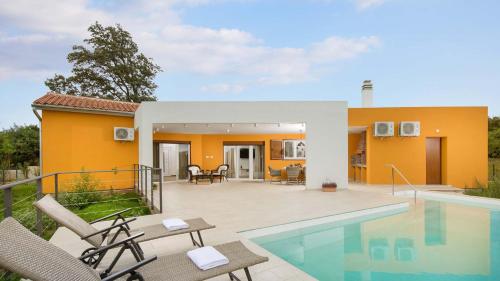 Charming villa Tartufo with private pool near Pula