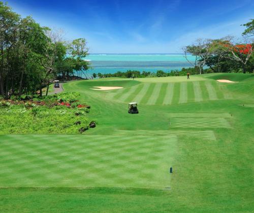 Golf v rezortu nebo okolí