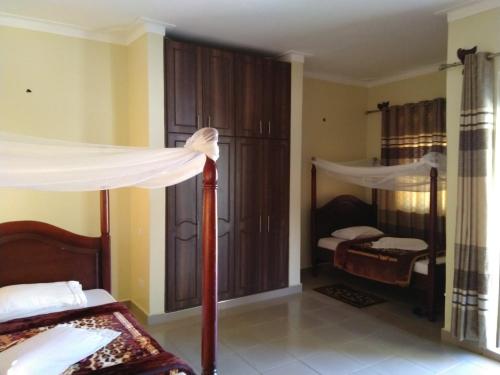 Кровать или кровати в номере Kalalo Cottage Inn