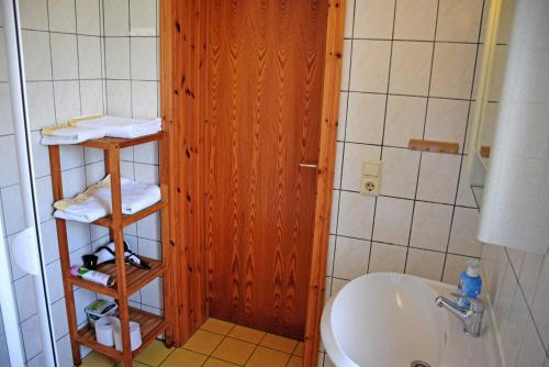 a bathroom with a shower and a sink and a toilet at Ferienwohnungen Familie Looks in Klein Zicker