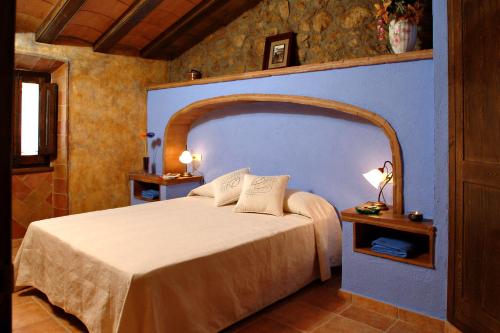 En eller flere senger på et rom på Casa Rural Ca La Siona