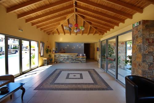 an open living room with a vaulted ceiling at 4epoches in Steni Vala Alonissos