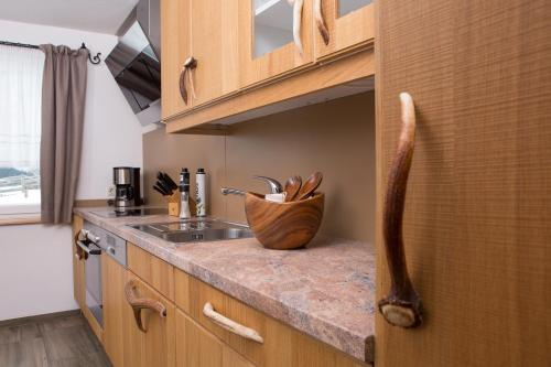 Una cocina o cocineta en Ferienhaus Pöttler