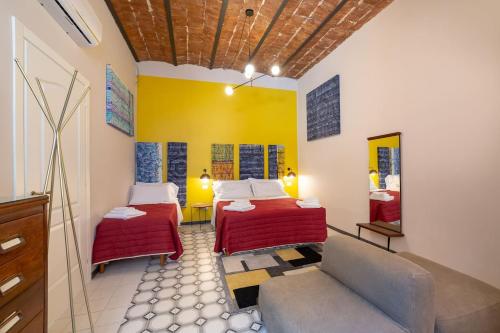 Ένα ή περισσότερα κρεβάτια σε δωμάτιο στο Galluppi Design Apartment By HouseinNaples