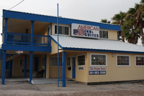 an american inn with a blue and yellow building at American Inn Port O'Connor in Port O'Connor