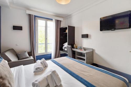 Ένα ή περισσότερα κρεβάτια σε δωμάτιο στο Grand Hôtel Des Gobelins