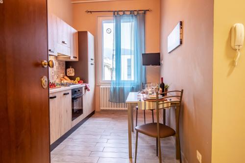 a small kitchen with a table and a window at La Casa Rosa in Terni