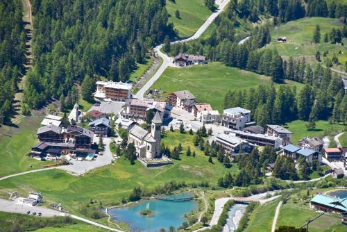 an aerial view of a large house on a hill with a lake at Bed & Breakfast Hostel Nives in Solda
