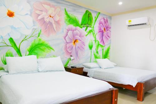 Giường trong phòng chung tại Hotel Jardines Evans By GEH Suites