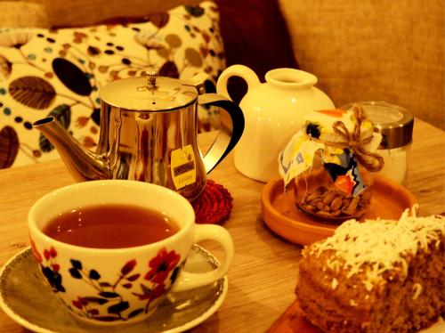 a table with a cup of tea and a piece of cake at El Caracol in Popayan
