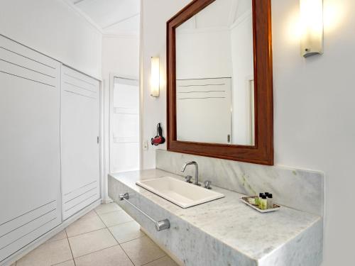 A bathroom at Apa Pau Brasil