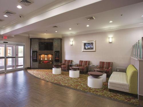 a lobby with a waiting room with chairs and tables at La Quinta by Wyndham Houston Channelview in Houston