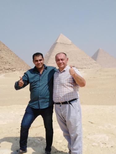 Huéspedes de Queen Pyramids View Inn