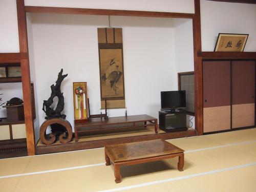 a living room filled with furniture and a coffee table at Hagurokan in Tsuruoka