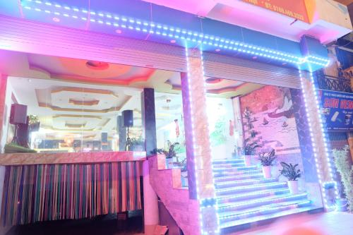 a fast food restaurant with stairs in front of it at Tuan Tu Hotel in Dong Anh
