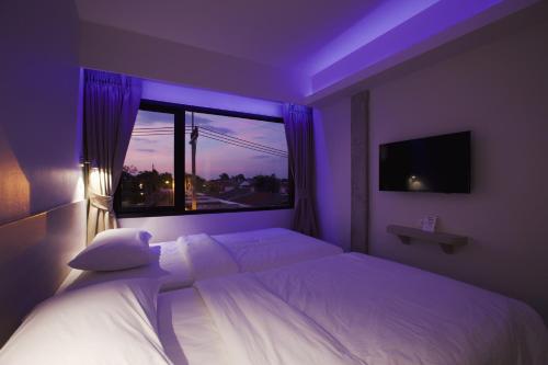 a bedroom with a large bed and a window at Prima House Pattaya in North Pattaya