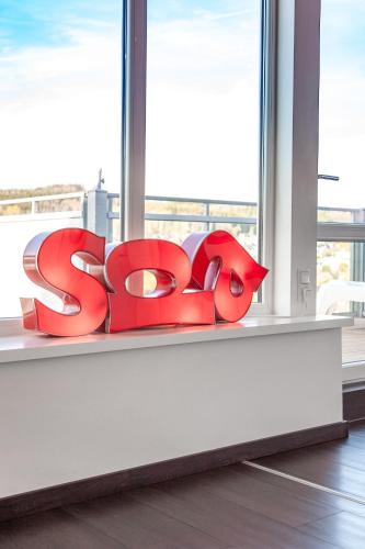 a red msg sign sitting on a window sill at Architektenwohnungen mit Panoramablick bei Köln in Lindlar