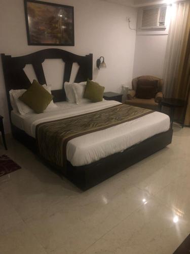 a bedroom with a large bed in a room at Aloha Apartments by blissful Ganges in Rishīkesh