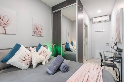 Gallery image of 1 Private Double Bed With En-Suite Bathroom In Sydney CBD Near Train UTS DarlingHar&ICC&C hinatown - ROOM ONLY in Sydney