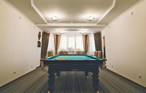 Biliár nebo kulečník v ubytování Karpatska Vezha