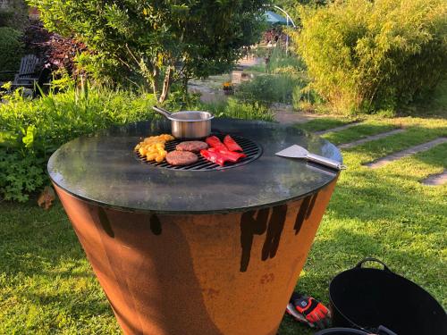 a table with a grill with food on it at De Aagt Tuyn in Schoorl