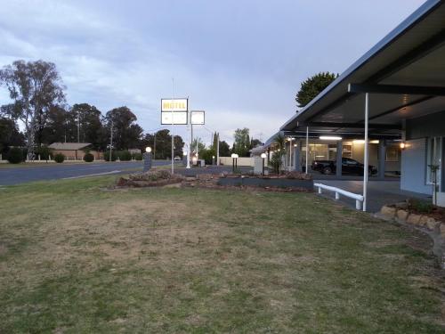 a basketball hoop in front of a building at Yass Motel in Yass