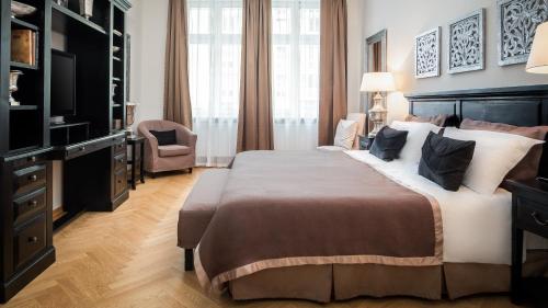 a bedroom with a large bed and a television at Palacina Berlin - Serviced Apartments in Berlin