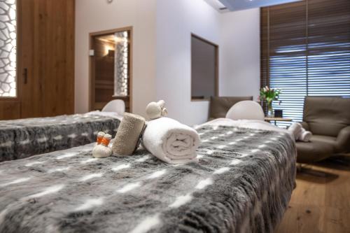 Un ou plusieurs lits dans un hébergement de l'établissement Radisson Blu Hotel Reussen, Andermatt