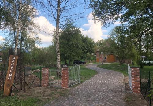 a gate to a path in a park at Deichkind - Reetdachhaus direkt am Elbdeich in Mödlich