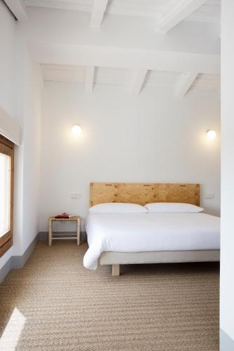 a bedroom with a white bed and a window at Sa Nau Agroturismo - Adults Only over 16 in Portocolom