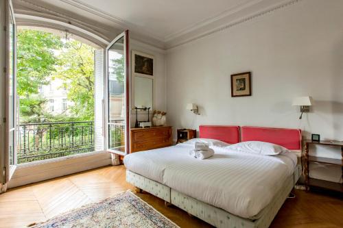 Photo de la galerie de l'établissement Veeve - Enchanting Murals by Trocadero Gardens, à Paris